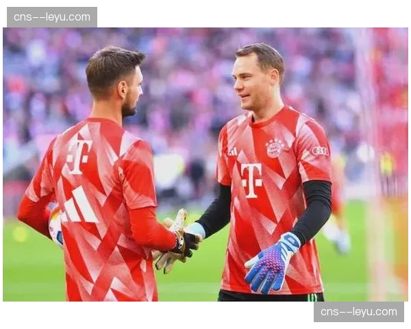 诺伊尔失误送礼后仰天长叹，凯恩上前安慰